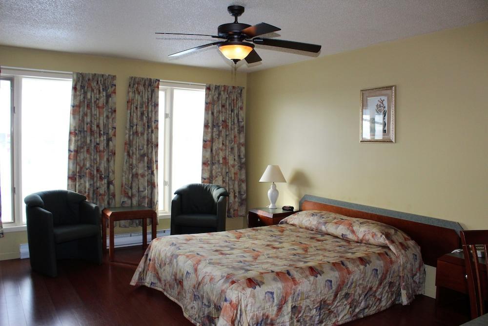 Motel Quatre Saisons 福里斯特维尔 外观 照片