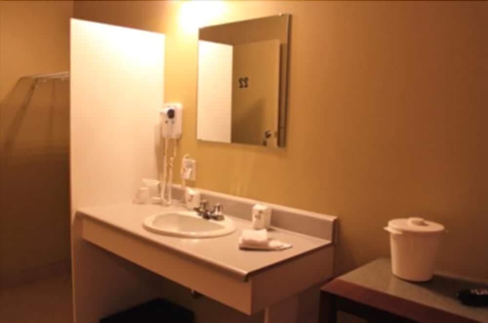 Motel Quatre Saisons 福里斯特维尔 外观 照片
