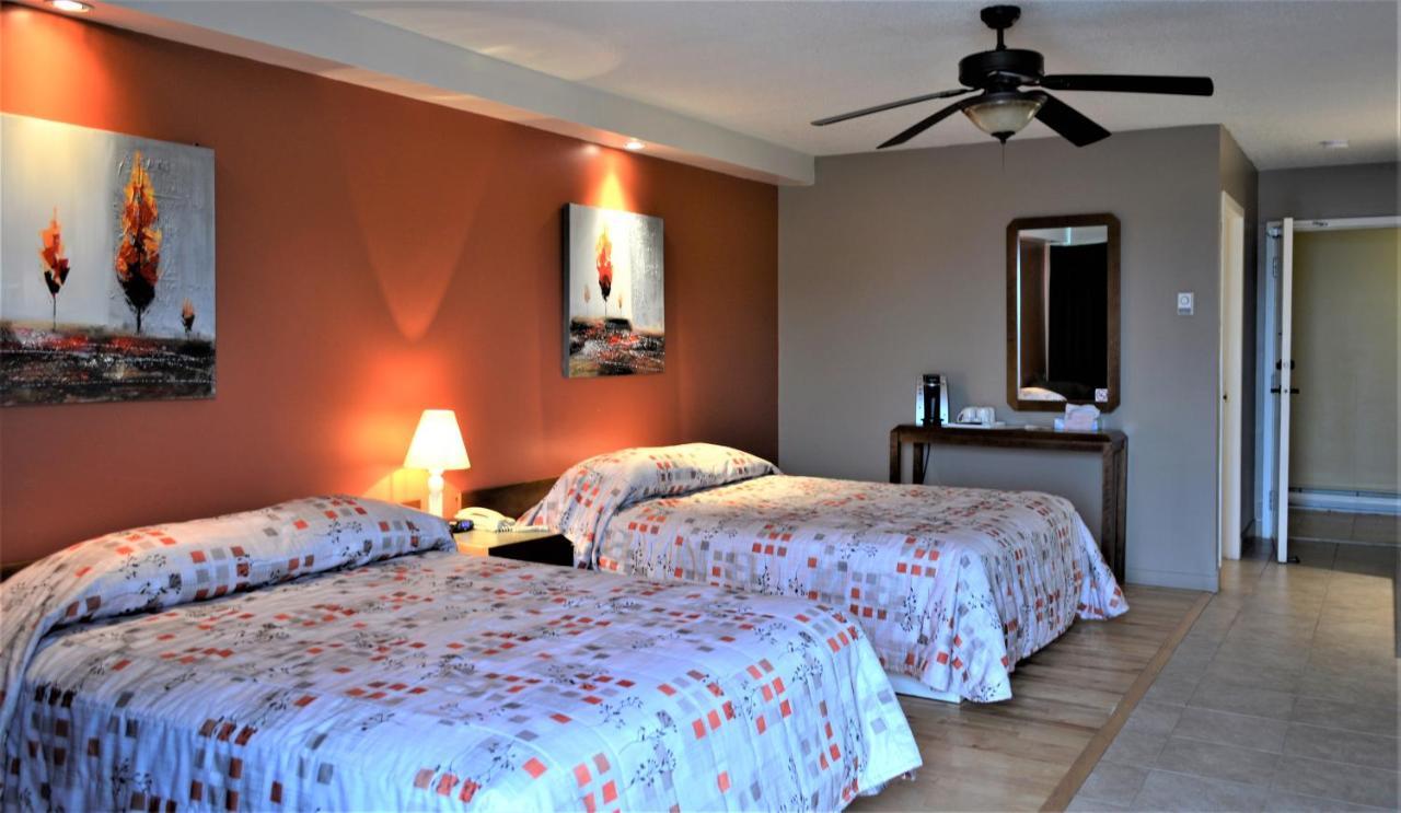 Motel Quatre Saisons 福里斯特维尔 外观 照片
